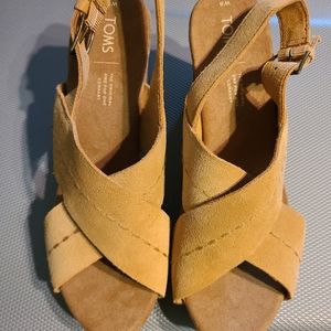Tan Tom's platform sandals